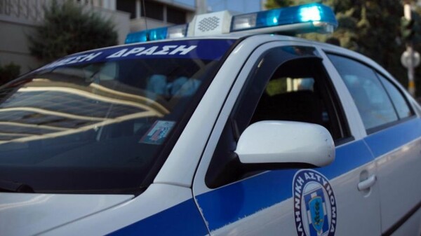 Θεσσαλονίκη: Λήστεψαν αστυνομικό - Σταμάτησε να βοηθήσει οδηγό και τον απείλησαν με όπλο