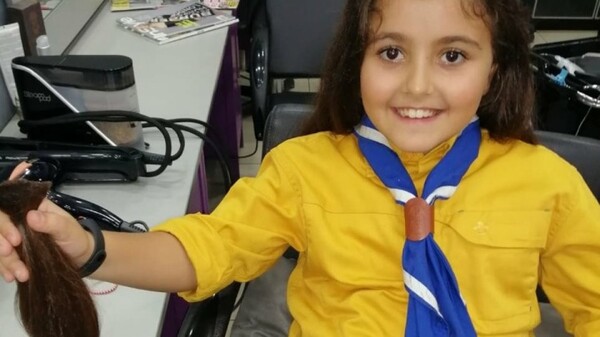 Μυτιλήνη: Μαθήτρια έκοψε τα μαλλιά της για να τα χαρίσει σε παιδιά με καρκίνο