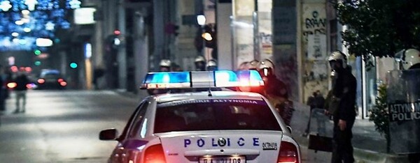 Βανδαλισμοί στο κέντρο της Αθήνας - Ζημιές σε καταστήματα στην Μητροπόλεως
