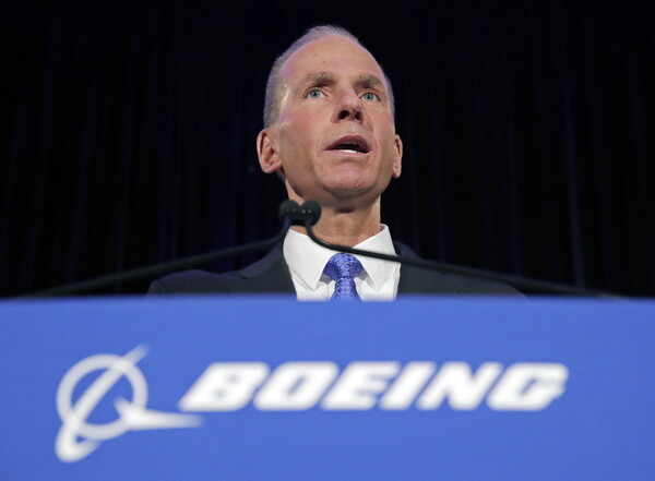 Εκτός Boeing o CEO Dennis Muilenburg - Πλήρωσε την κρίση με τα 737 ΜΑΧ