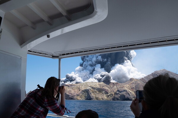 Έκρηξη ηφαιστείου στη Νέα Ζηλανδία: Πιθανώς νεκροί οι 8 αγνοούμενοι - Δεκάδες στο νοσοκομείο με εγκαύματα
