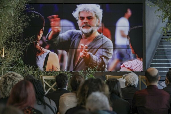 Οι «Όρνιθες» του Νίκου Καραθάνου επιστρέφουν στη Στέγη - Οι συντελεστές μιλούν για την ανανεωμένη παράσταση