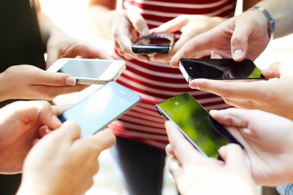 Περισσότερα data στο κινητό χωρίς επιπλέον χρέωση: Συνάντηση Μητσοτάκη με επικεφαλής εταιρειών