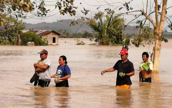 Φιλιππίνες: 41 νεκροί και τεράστια οικονομική ζημιά από τον τυφώνα Φανφόν