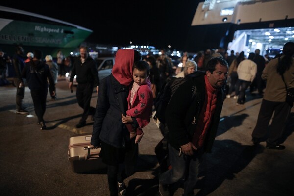 Τουλάχιστον 225 πρόσφυγες και μετανάστες διασώθηκαν από το Λιμενικό το τελευταίο 24ωρο