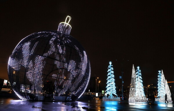 Χριστούγεννα στο Gorky Park: Πολικές αρκούδες από φως