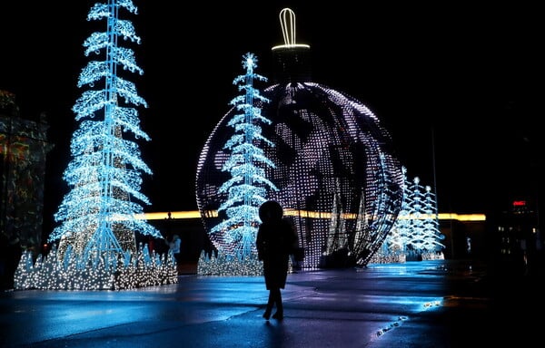 Χριστούγεννα στο Gorky Park: Πολικές αρκούδες από φως