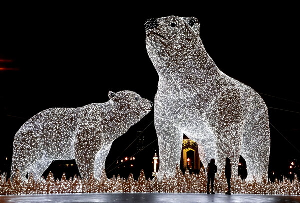 Χριστούγεννα στο Gorky Park: Πολικές αρκούδες από φως