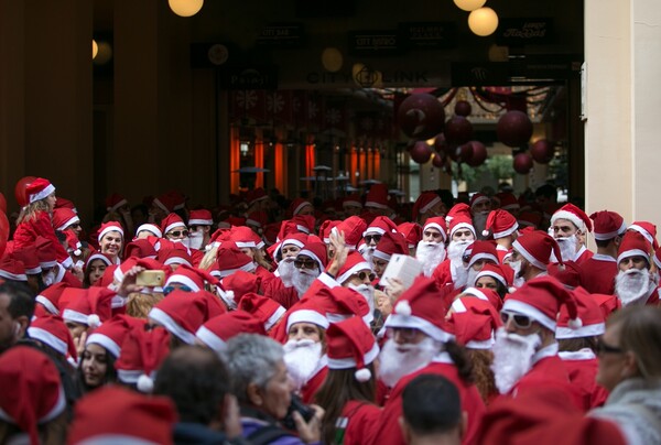 Santa Run: Οι Αθηναίοι αγιοβασίληδες τρέχουν για καλό σκοπό