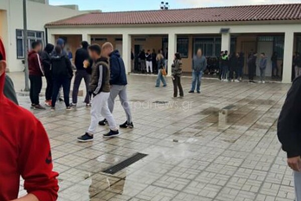 Κρήτη: Στις αυλές των σχολείων οι μαθητές μετά τον σεισμό