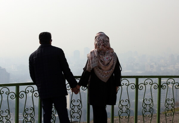 Η ατμοσφαιρική ρύπανση «πνίγει» την Τεχεράνη - Έκλεισαν τα σχολεία για λόγους ασφαλείας