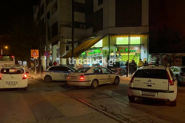 Κινηματογραφική καταδίωξη στη Θεσσαλονίκη: Αυτοκίνητο κατέληξε σε κατάστημα με μπουγάτσες
