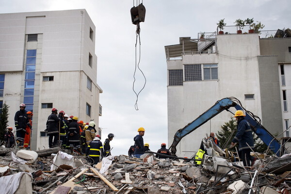 Τραγωδία στην Αλβανία: Ξεπερνούν τους 45 οι νεκροί από τον σεισμό