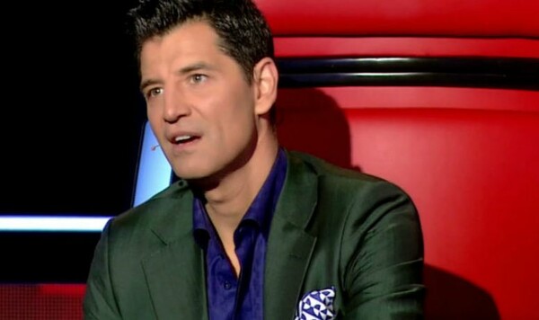 The Voice: Ο Σάκης Ρουβάς προσφέρθηκε να καλύψει τα έξοδα θεραπείας για διαγωνιζόμενη