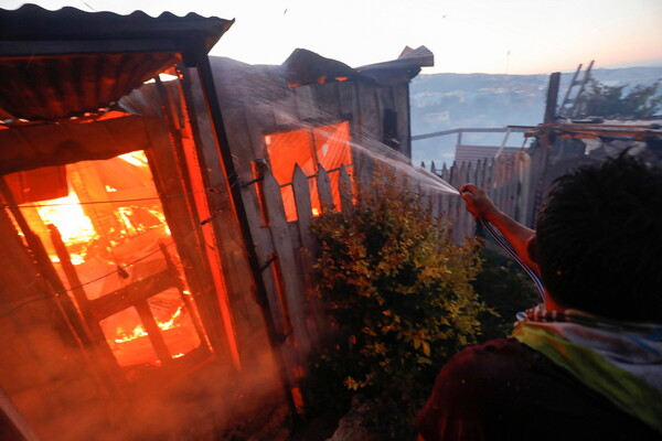 Χιλή: Στάχτη 150 σπίτια από πυρκαγιά στο Βαλπαραΐσο
