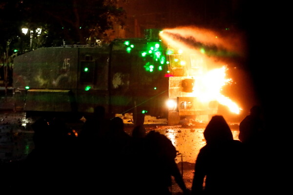 Χωρίς τέλος ο κύκλος βίας στη Χιλή - Βανδαλισμοί, τραυματισμοί και συλλήψεις