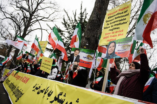 Δολοφονία Σουλεϊμανί: Σε αχαρτογράφητα νερά η σύγκρουση ΗΠΑ/Ιράν - Τι εκτιμούν οι αναλυτές