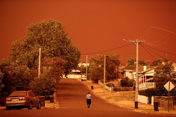 Εφιαλτική μέρα στην φλεγόμενη Αυστραλία: «Δεν έχουμε ξαναζήσει κάτι τέτοιο»