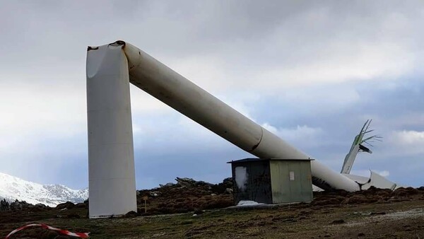 Meteo - Hellas: Η κακοκαιρία έριξε ανεμογεννήτριες στην Εύβοια