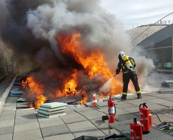 Ισπανία: Εκκενώθηκε το αεροδρόμιο του Αλικάντε - Ξέσπασε πυρκαγιά σε τερματικό σταθμό