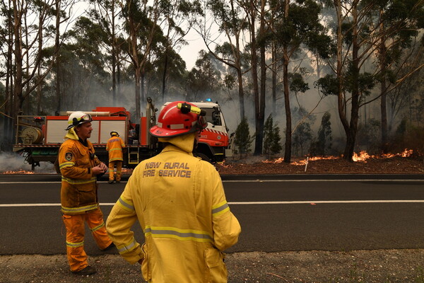 Νέο κύμα καύσωνα απειλεί την Αυστραλία ενώ οι πυρκαγιές μαίνονται - Εκκενώσεις σπιτιών