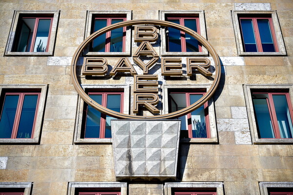Η Bayer έτοιμη να πληρώσει αποζημιώσεις 10 δισ. δολαρίων για ζιζανιοκτόνο - Χιλιάδες αγωγές για καρκίνους