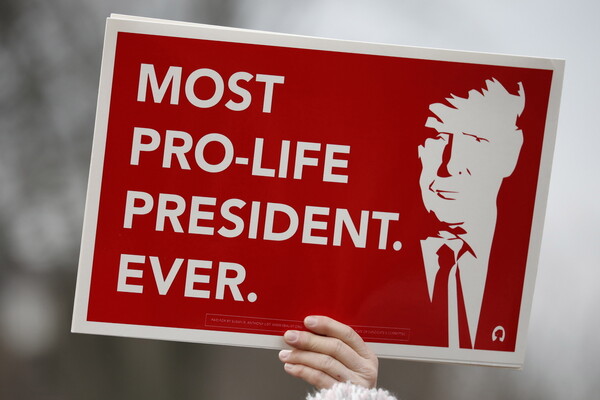 Ο Τραμπ έγινε ο πρώτος πρόεδρος των ΗΠΑ που διαδήλωσε κατά των αμβλώσεων