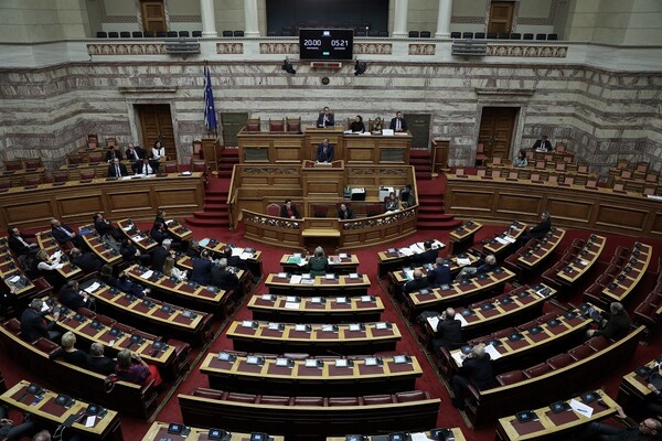 Εκλογικός νόμος: Με 163 ψήφους η επαναφορά της ενισχυμένης αναλογικής