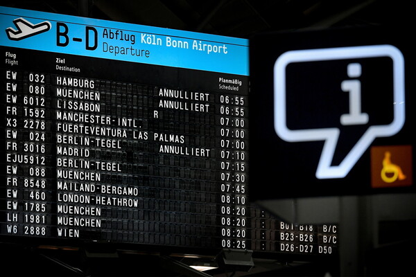 Deutsche Welle: Το τέλος των φθηνών αεροπορικών εισιτηρίων;