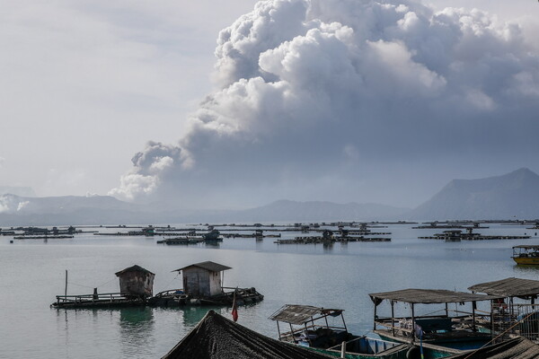 Φιλιππίνες: Σε κατάσταση συναγερμού η Μανίλα - Φόβοι για «επικίνδυνη έκρηξη» του ηφαιστείου Τάαλ και τσουνάμι
