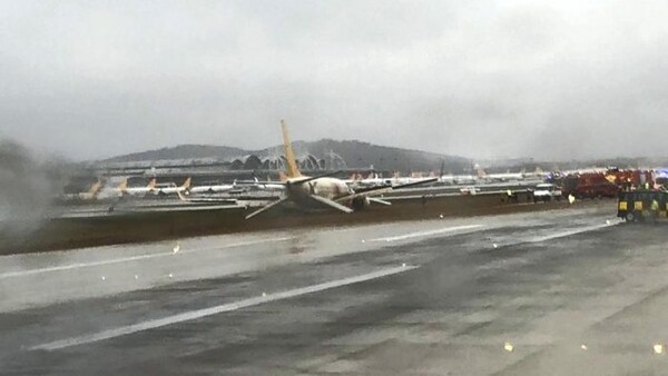 Κωνσταντινούπολη: Αεροσκάφος βγήκε εκτός διαδρόμου προσγείωσης - Δεκάδες πτήσεις ακυρώθηκαν