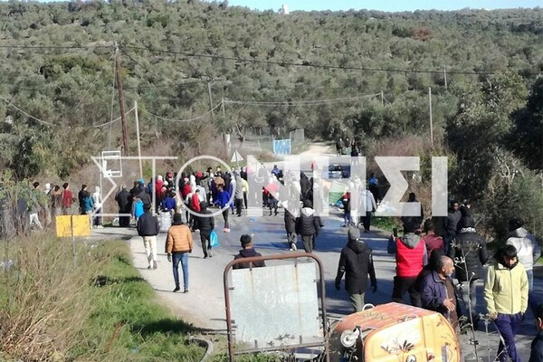 Μυτιλήνη: Ένταση και χημικά έξω από το ΚΥΤ στη Μόρια