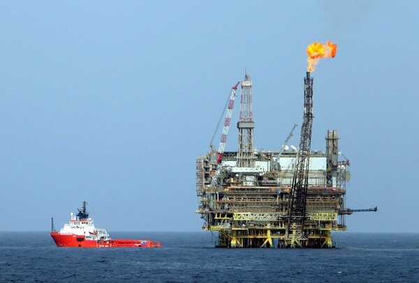 Έκλεισαν τις στρόφιγγες του πετρελαίου οι δυνάμεις του Χάφταρ - Κλιμακώνεται η ένταση εν όψει διάσκεψης για τη Λιβύη