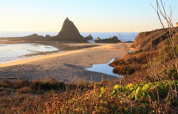 Καλιφόρνια: Δισεκατομμυριούχος έκλεισε παραλία και αρνείται να επιτρέψει την πρόσβαση - Μήνυση από την Πολιτεία