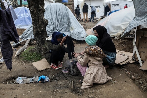 Ένταση στη Μόρια: Πρόσφυγες ζητούν ρεύμα στις σκηνές - Έκλεισαν τον δρόμο