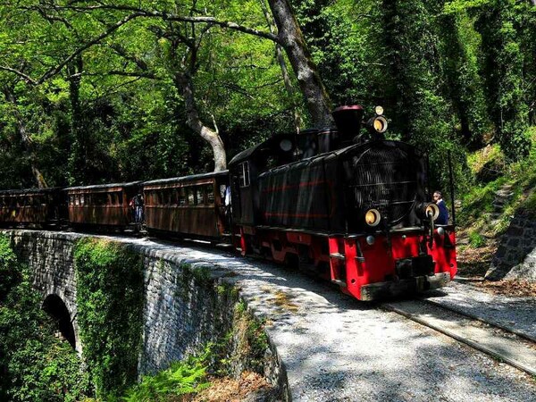 Ξεκίνησε τα δρομολόγια ο «Μουτζούρης», το θρυλικό τρενάκι του Πηλίου