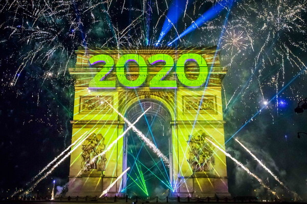 Νέα Υόρκη, Λονδίνο, Παρίσι: Οι μητροπόλεις του κόσμου υποδέχτηκαν το 2020