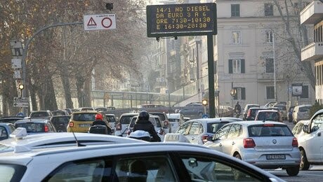 Ρώμη: Ο δήμος απαγόρευσε την κυκλοφορία στα ντιζελοκίνητα οχήματα λόγω νέφους