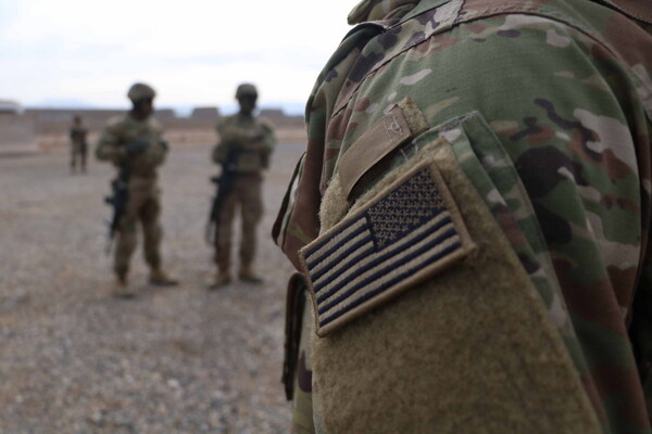 Οι ΗΠΑ διαψεύδουν τα σενάρια αποχώρησης του αμερικανικού στρατού από το Ιράκ