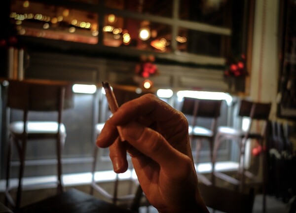Η Εθνική Αρχή Διαφάνειας προειδοποιεί: Νομικό μόρφωμα οι λέσχες καπνιστών