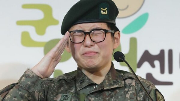 Transgender μηνύει τον στρατό της Νότιας Κορέας για απόταξη μετά την αλλαγή φύλου
