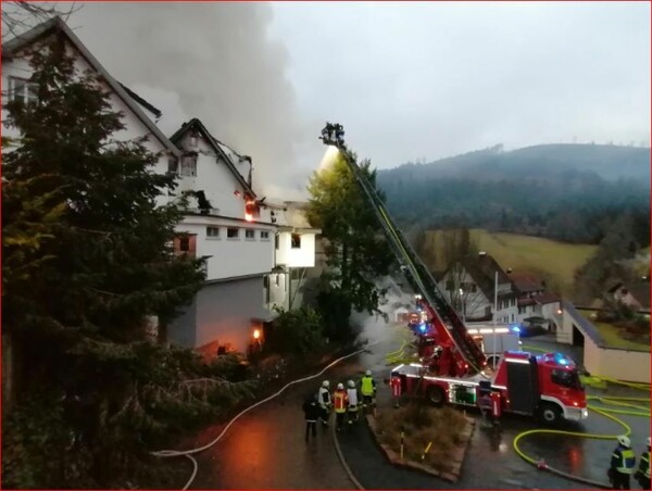 Στις φλόγες ιστορικό ξενοδοχείο στο Μέλανα Δρυμό - Άνω του 1 εκατ. ευρώ η ζημιά στα βραβευμένα με αστέρια Michelin εστιατόριά του