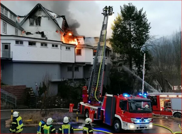 Στις φλόγες ιστορικό ξενοδοχείο στο Μέλανα Δρυμό - Άνω του 1 εκατ. ευρώ η ζημιά στα βραβευμένα με αστέρια Michelin εστιατόριά του