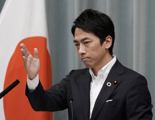 Κόντρα στα στερεότυπα: Άδεια πατρότητας ανακοίνωσε πως παίρνει Ιάπωνας υπουργός