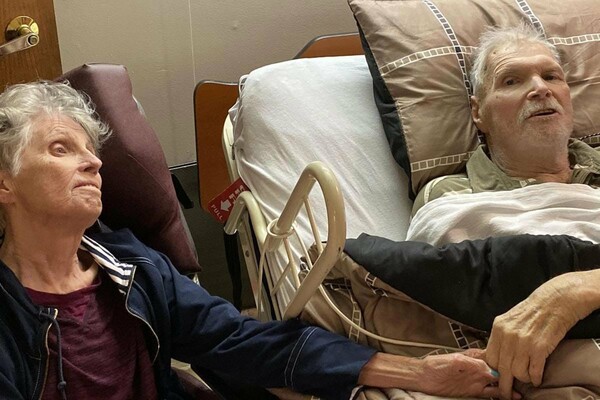 Αχώριστοι ως τον θάνατο: Πέθαναν την ίδια ημέρα, κρατημένοι από το χέρι, μετά από 65 χρόνια μαζί