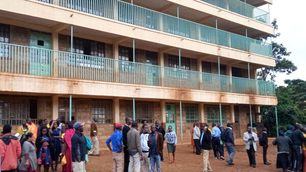 Τραγωδία σε δημοτικό σχολείο της Κένυας: 14 μαθητές νεκροί μετά από ποδοπάτημα
