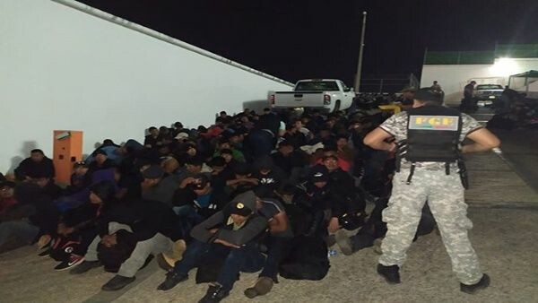 Μεξικό: Βρήκαν 292 μετανάστες στοιβαγμένους σε δύο φορτηγά - Ανάμεσά τους δεκάδες παιδιά