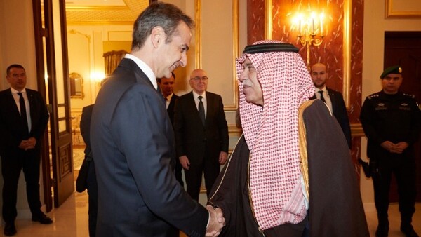 Συνάντηση Μητσοτάκη με τον βασιλιά της Σαουδικής Αραβίας στο Ριάντ
