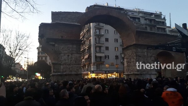 Θεσσαλονίκη: Σε εξέλιξη συλλαλητήριο οπαδών του ΠΑΟΚ