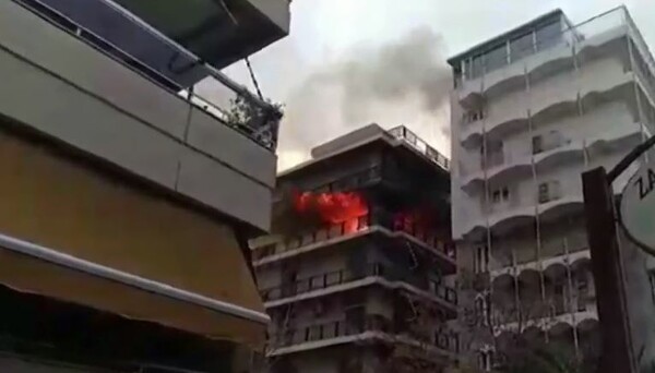 Μεγάλη φωτιά σε διαμέρισμα στο Παλαιό Φάληρο